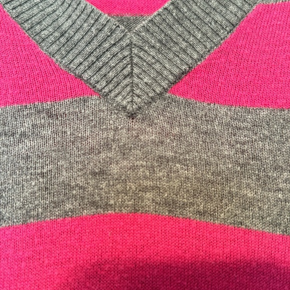 💜 Kirra Striped V-neck Sweater - Picture 3 of 4